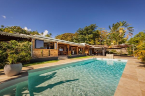 Villa Ô Pieds Nus 180m2 4 chambres piscine jardin tropical parking privé